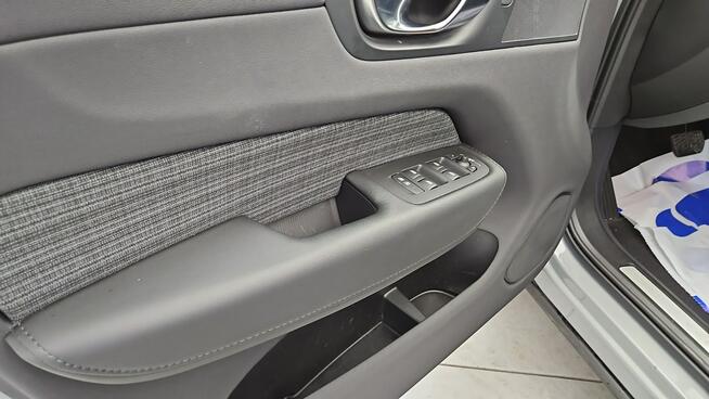 Volvo XC 60 2.0 Momentum Pro 2WD ! Z Polskiego Salonu ! Faktura VAT ! Warszawa - zdjęcie 10