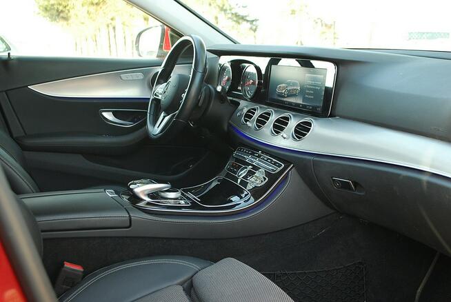 Mercedes E200. 4 MATIC. 2,0 benzyna-HYBRYDA. Słupsk - zdjęcie 9