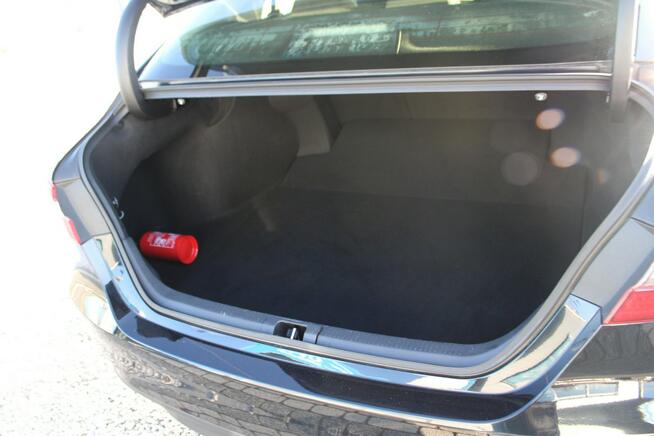 Toyota Camry 2.5 Hybrid e-CTV Comfort F-vat Kamera Gwarancja Warszawa - zdjęcie 11