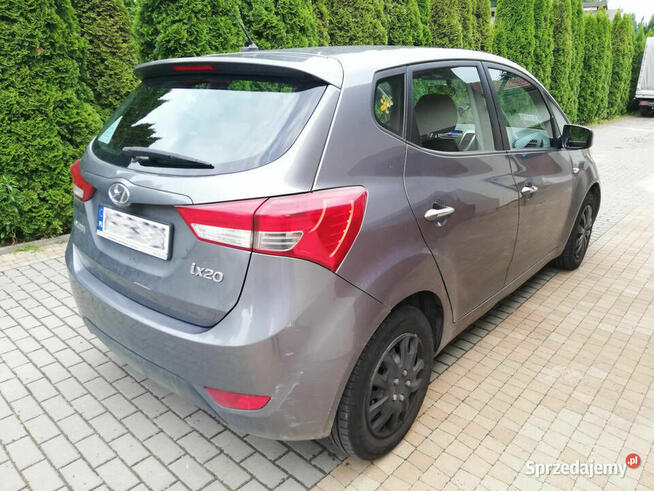 Hyundai ix20 2013 benzyna 1.4 szary metalik 158 500 km Kraków - zdjęcie 5