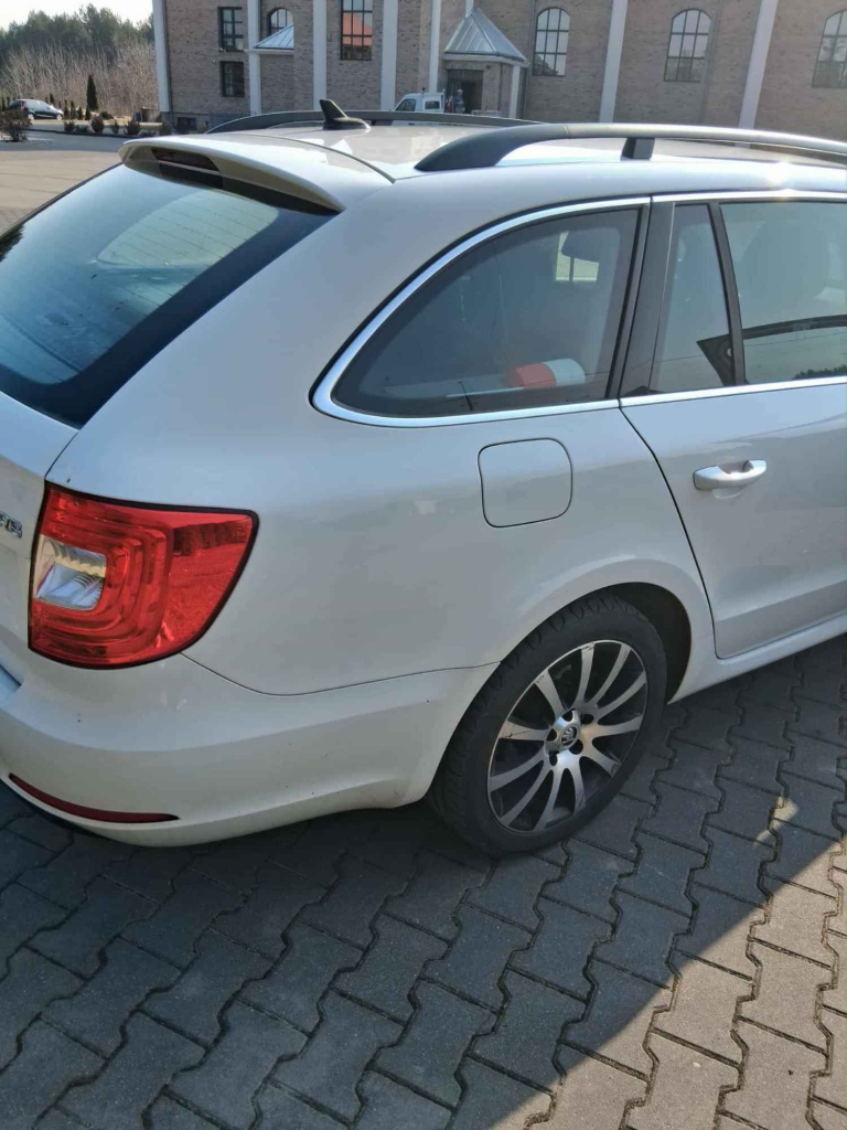 Sprzedam Škoda Superb 2.0 TDI 2013r. Ostrów Mazowiecka - zdjęcie 4