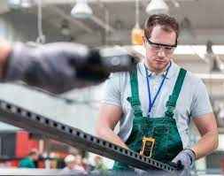 Pracownik produkcji w Zakładzie Surowców Paszowych Ciechanów - zdjęcie 1