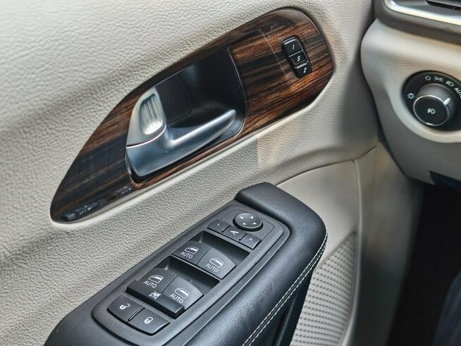 Chrysler Pacifica Łódź - zdjęcie 11