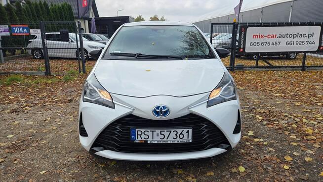 Toyota Yaris 1.5 HSD 100KM Salon PL Bezwypadkowy Serwis Otwock Mały - zdjęcie 3