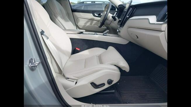 Volvo XC 60 Najwyższa wersja wyposażenia ULTRA / AWD / B5 Tarnów - zdjęcie 10