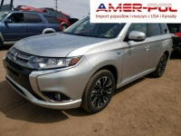 Mitsubishi Outlander 2018, 2.0L hybryda, 4x4, po gradobiciu