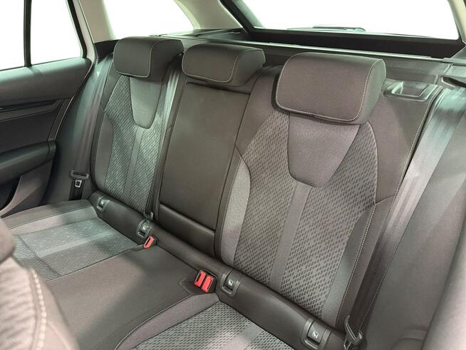 Skoda Octavia 2.0 TDI Ambition DSG Kombi Warszawa - zdjęcie 12