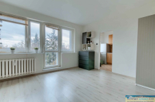 Przestronna KAWALERKA z francuskim balkonem.