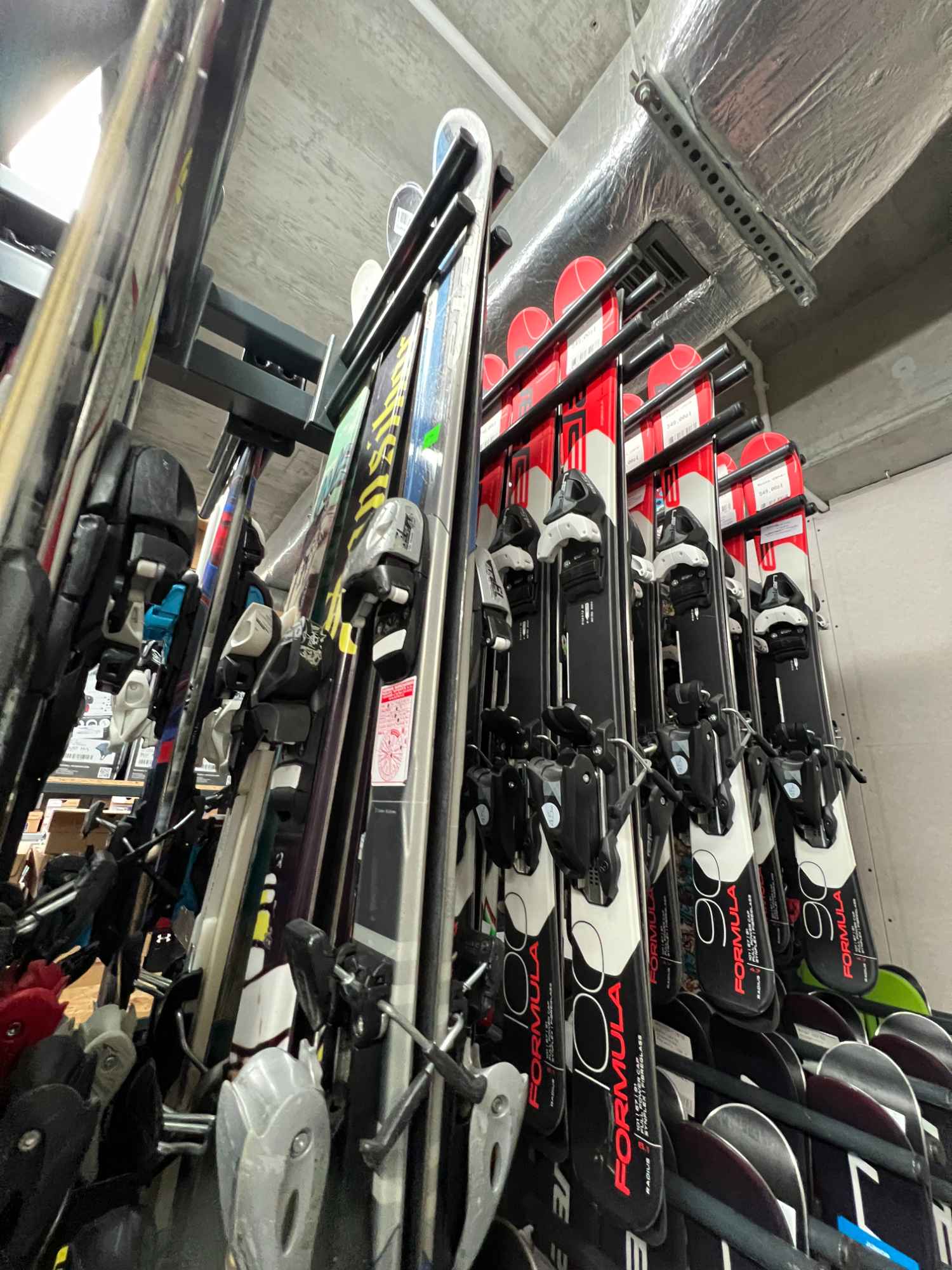 Syndyk sprzeda pakiet nart używanych oraz nart używanych juniorskich. Śródmieście - zdjęcie 2