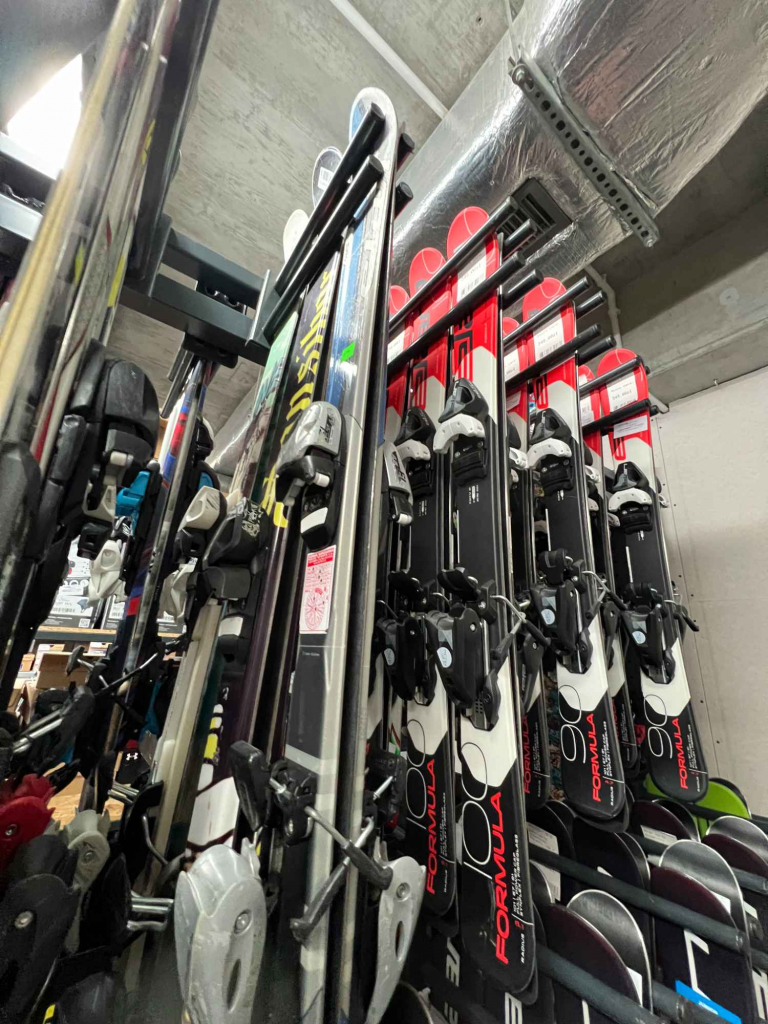 Syndyk sprzeda pakiet nart używanych oraz nart używanych juniorskich. Śródmieście - zdjęcie 2