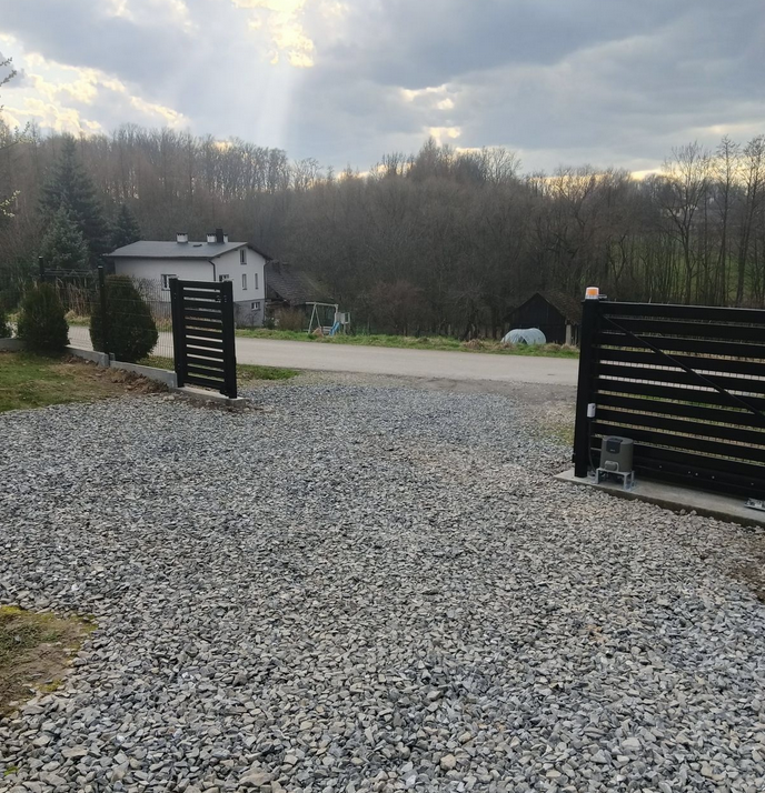 Profesjonalny montaż napędów, wideodomofonów i multi skrytek Bestwinka - zdjęcie 11