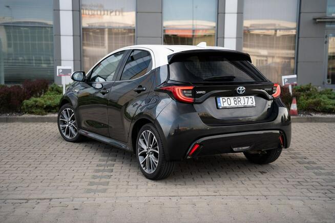 Toyota Yaris Selection Elegance Virtual Półskóra Keyless ACC krajowy Kraków - zdjęcie 4