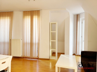 Jasna kawalerka z balkonami na klimatycznej Śródce Poznań - zdjęcie 8