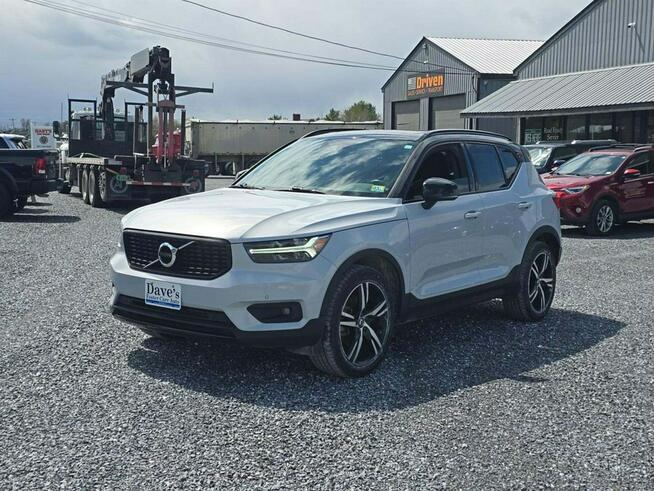 Volvo XC 40 AWD / T5 R-Design / Wrocław - zdjęcie 3