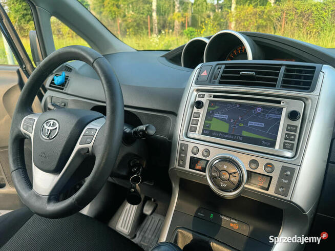 Toyota Verso 2.0 D-4D Premium - Pierwszy właściciel Ożarów Mazowiecki - zdjęcie 9