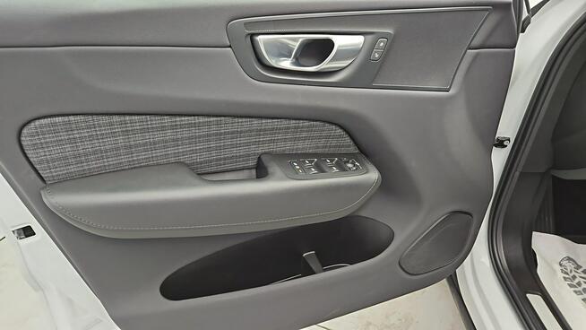 Volvo XC 60 B4 B Core aut ! Z Polskiego Salonu ! Faktura Vat ! Warszawa - zdjęcie 10