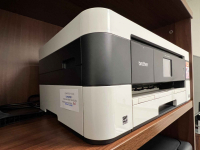 Syndyk sprzeda elementy wyposażenia biurowego