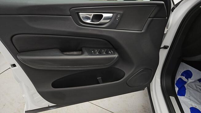 Volvo XC 60 B4 D Momentum Pro aut ! Z Polskiego Salonu ! Faktura Vat ! Warszawa - zdjęcie 10