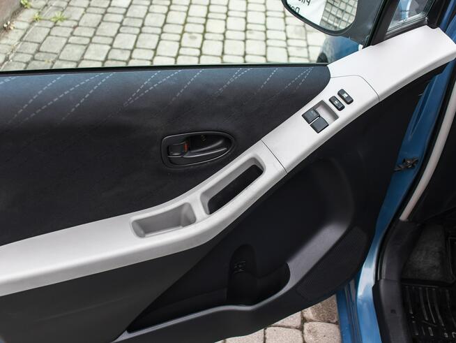 Toyota Yaris 1.3_Benzyna_87 KM_142 tyś. km_klima_koła zimowe Nowy Sącz - zdjęcie 12