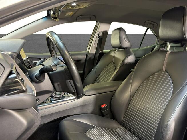 Toyota Camry 2.5 Hybrid Prestige CVT Katowice - zdjęcie 9