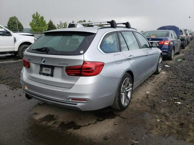 BMW 330 2017, 2.0L, 4x4, porysowany lakier Warszawa - zdjęcie 4