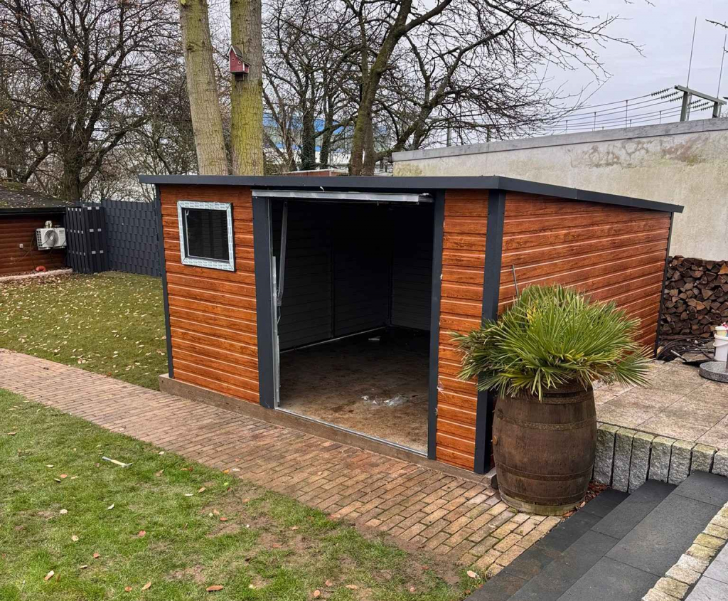 Garaż Blaszany spad na tył 4×4 drewnopodobny PREMIUM, brama uchylna Rycza - zdjęcie 3