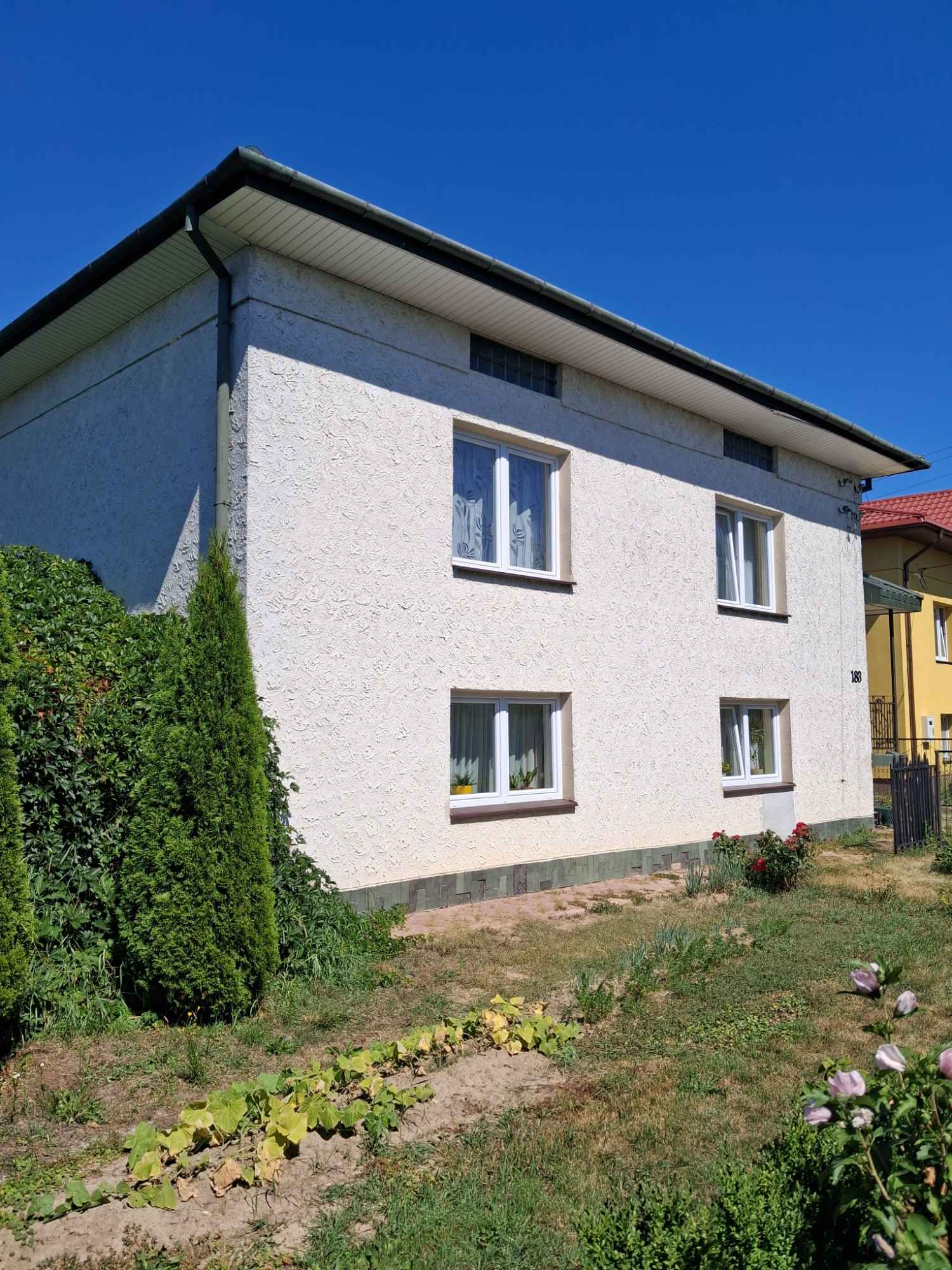 Dom piętrowy z dużą działką i budynkami gospodarczymi Zamość - zdjęcie 2