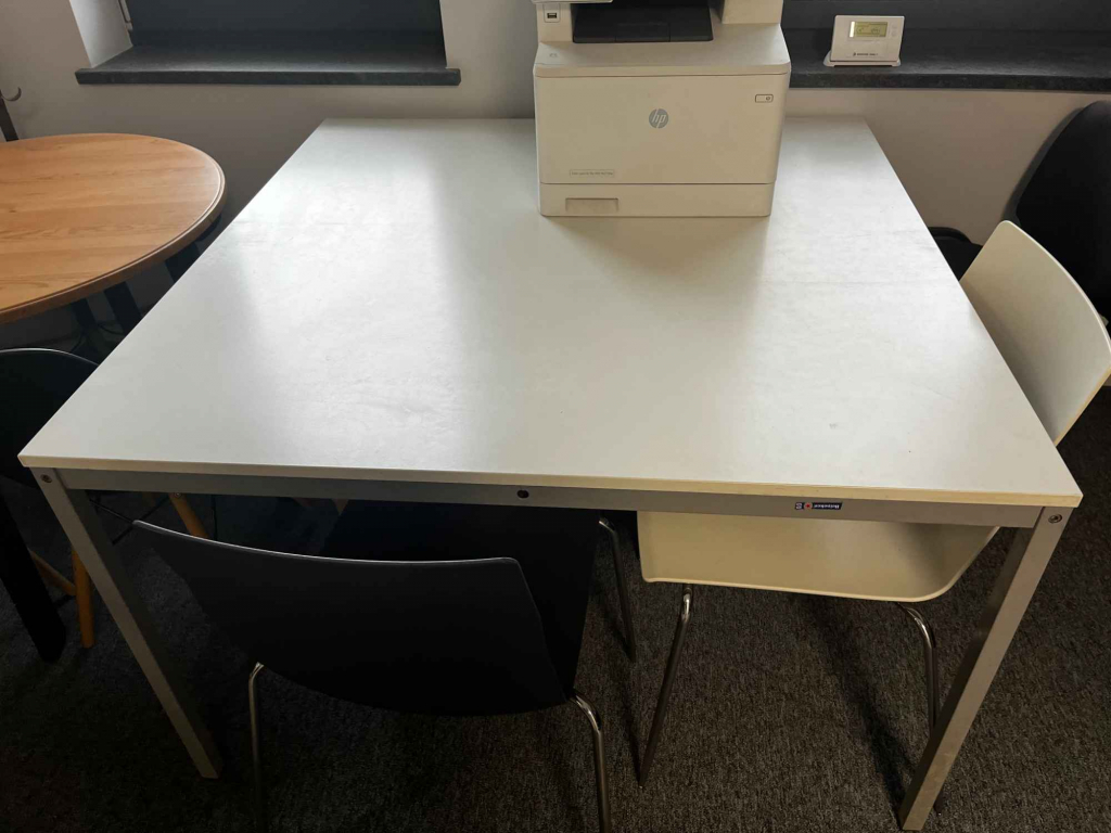 Sprzedam stół biały 120x120 Nowa Huta - zdjęcie 1