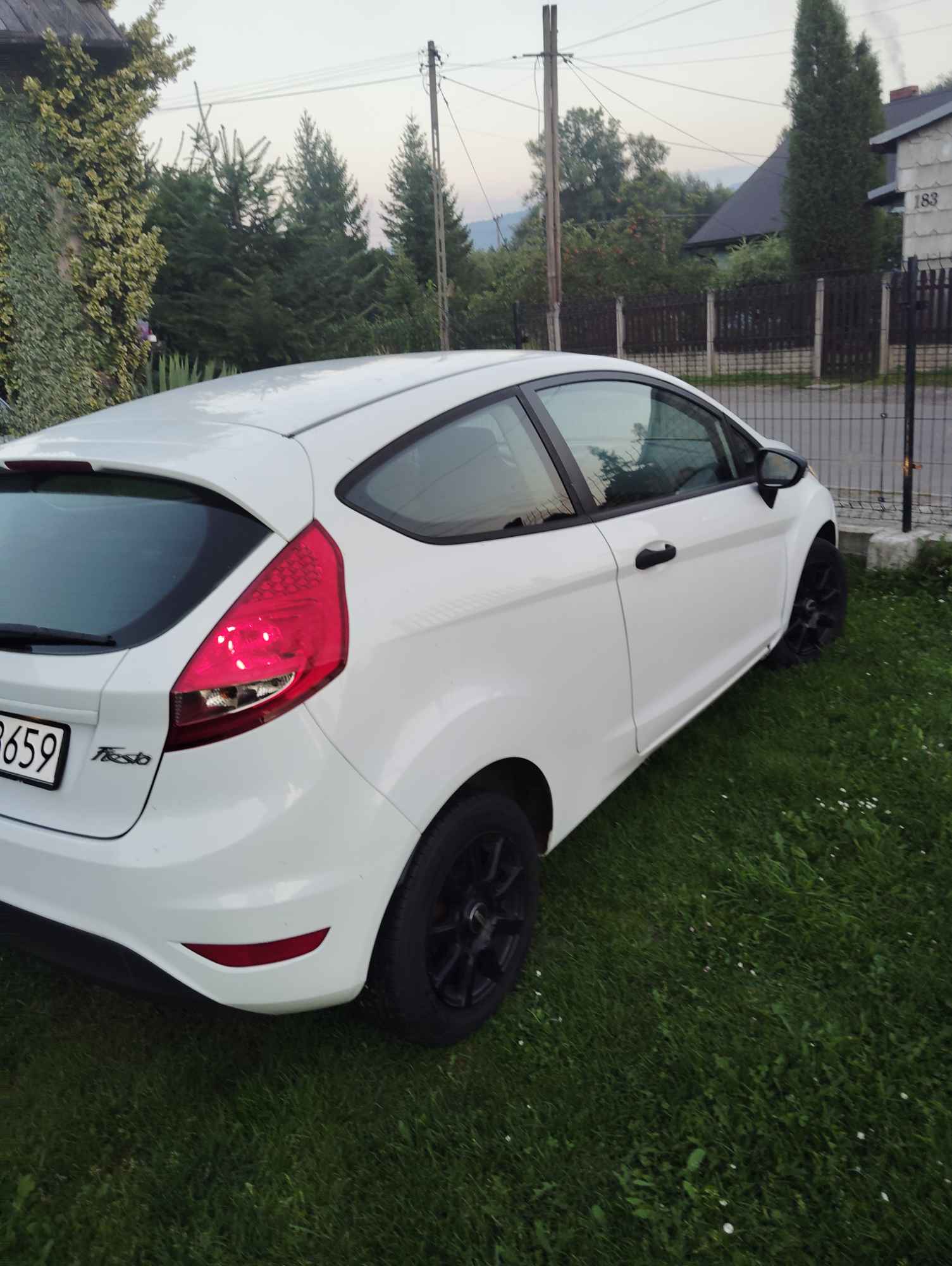 Sprzedam samochód Ford Fiesta Radziechowy - zdjęcie 1