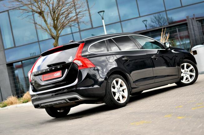 Volvo V60 LiFT 2,0D 5-Cilindrów Automat  Ledy Skóra Navi Full Opcja Płock - zdjęcie 4