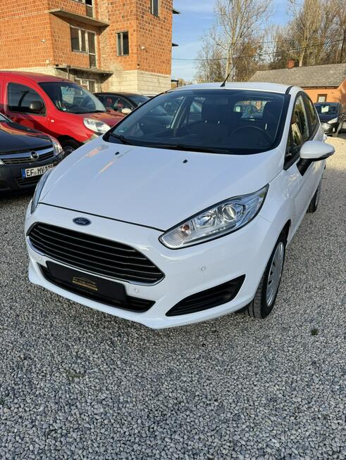 Ford Fiesta Bardzo ładny egzemplarz. Pierwsza rejestracja 2016. Chlewice - zdjęcie 2