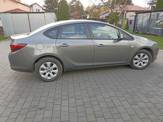 Opel Astra 1.6 115KM 89860 km Czarna - zdjęcie 4