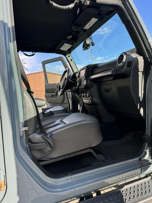 Sprzedam Jeep Wrangler 3.6 Unlim Sahara Łomża - zdjęcie 9