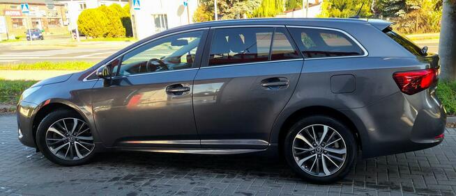 Toyota Avensis 2.0 D4D 143 KM Led Klima PdC Import Raty Opłaty !!! Łęczyca - zdjęcie 6