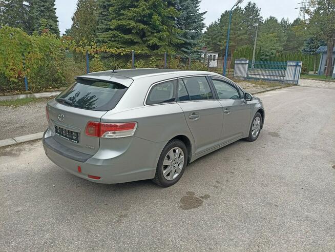 Toyota Avensis Bezwypadkowy, stan BDB Janów Lubelski - zdjęcie 3