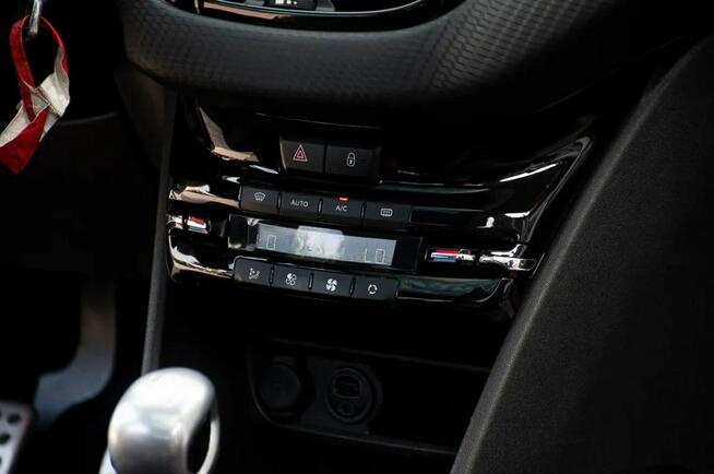 Peugeot 2008 1.6HDI * GT Line * Panorama * Nawi * Kamera * Pół Skóra * Ostrów Mazowiecka - zdjęcie 10
