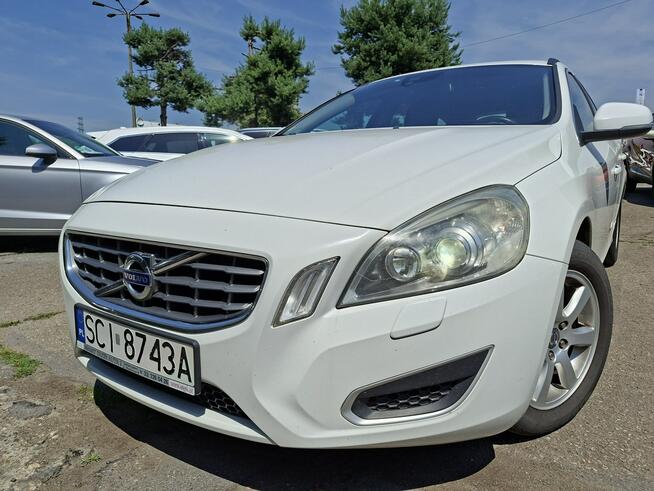 V60 2.0 D3 Momentum, Webasto, Bluetooth, Hak, PDC, Bi-Xenon Cieszyn - zdjęcie 2
