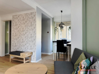 Słoneczne w kamienicy, winda, duży balkon.