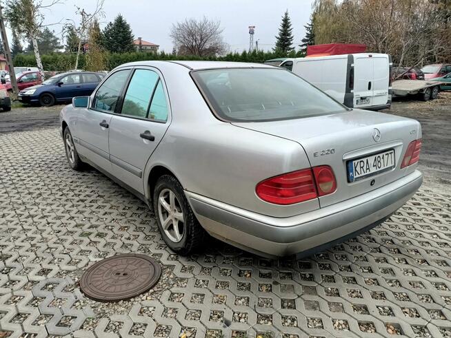 Mercedes E klasa 2.2 CDI 125km 99r Brzozówka - zdjęcie 3