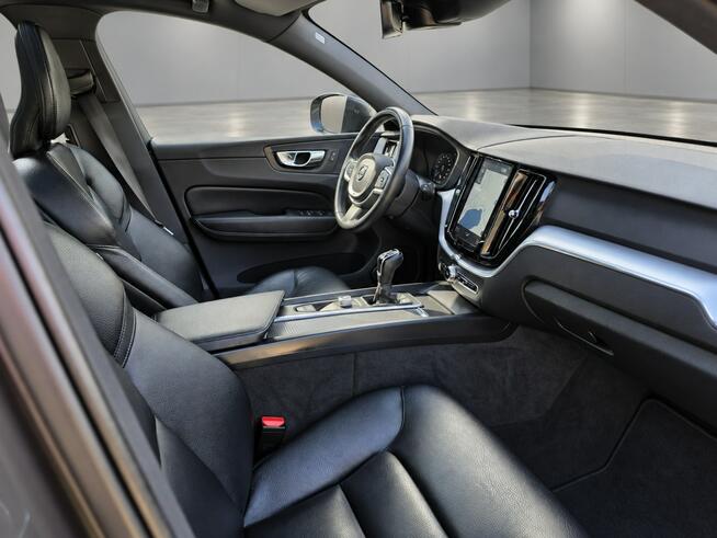 Volvo XC 60 D3 Momentum / Serwisowany w ASO Skępe - zdjęcie 7