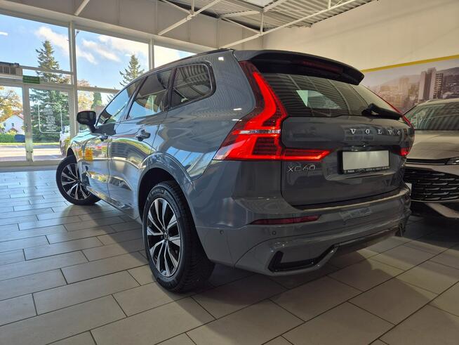Volvo XC 60 B4 Mild Hybrid 197KM Plus Dark Giżycko - zdjęcie 9