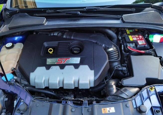 Ford Focus 2.0 ST PILNE Strzegom - zdjęcie 6