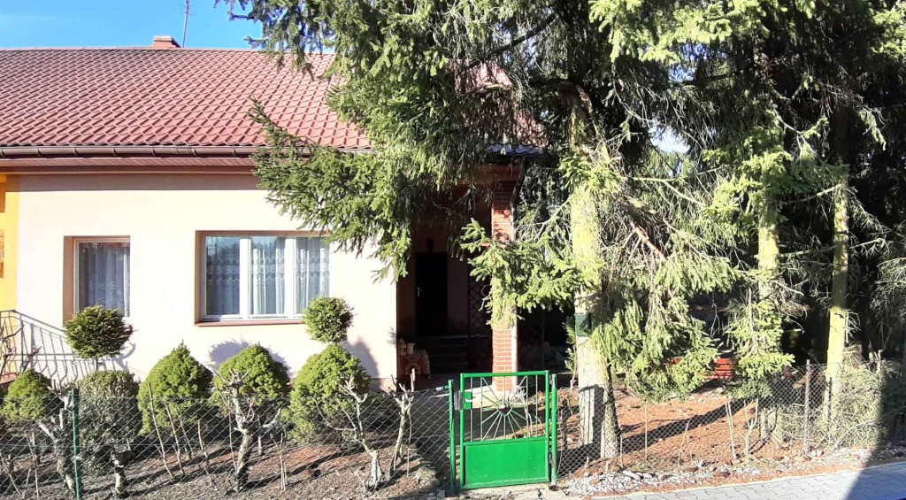 Mały bliźniak, z garażem, nad zalewem, przy szkole i przedszkolu Borków - zdjęcie 1