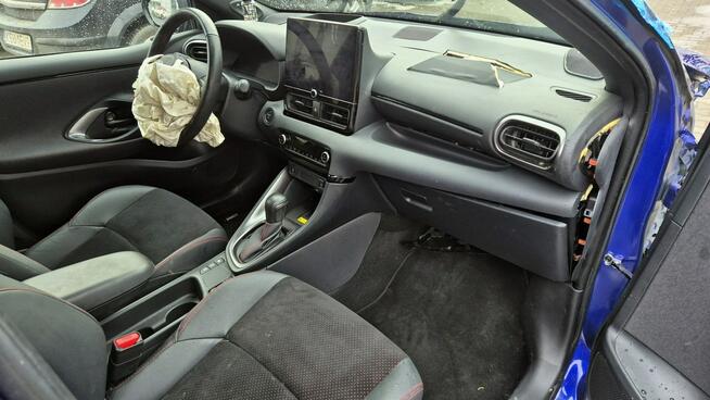 Toyota Yaris 1.5 GR SPORT 130KM Hybryda Alu 18 Skóra grzana kierownica Świętoszówka - zdjęcie 10