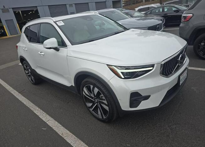 Volvo XC 40 Ultimate Bright Theme / AWD / B5 Częstochowa - zdjęcie 3