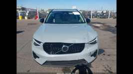 Volvo XC 40 Bogata wersja wyposażenia / AWD / B5 / niski przebieg Tarnów - zdjęcie 2