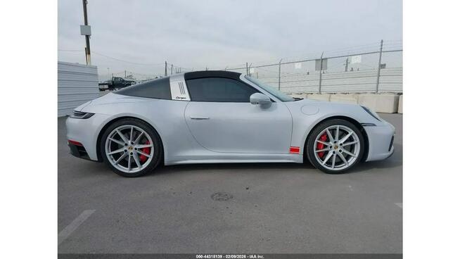 Porsche 911 / 4x4 / Kosmetyczne uszkodzenie / niski przebieg / Tarnów - zdjęcie 4