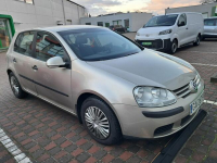 Syndyk sprzeda Volkswagen Golf 5 1.6