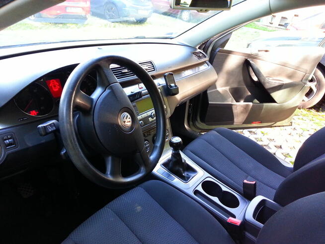 Volkswagen Passat B6 2.0 TDI Comfortline Leńcze - zdjęcie 11