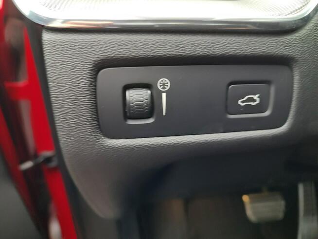 Volvo XC 60 D4 SCR R-Design 2.0 diesel 190 KM aut. Warszawa - zdjęcie 11